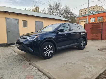 Toyota RAV4 2018 года за 9 000 000 тг. в Атырау – фото 4