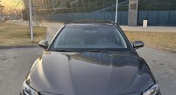 Toyota Camry 2021 года за 13 800 000 тг. в Алматы – фото 4