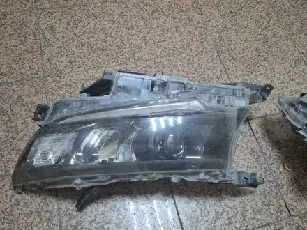 Фары передние от Toyota Land Cruiser Prado 150. Б/У за 361 948 тг. в Усть-Каменогорск – фото 3