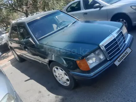 Mercedes-Benz E 260 1991 года за 1 200 000 тг. в Актау – фото 2