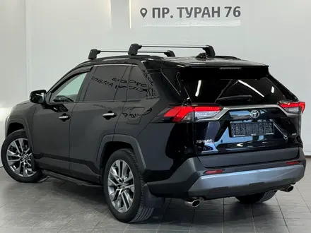 Toyota RAV4 Luxe 2021 года за 14 990 000 тг. в Астана – фото 2