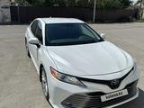 Toyota Camry 2020 года за 13 500 000 тг. в Атырау