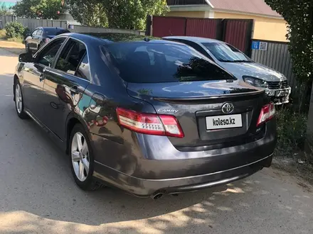 Toyota Camry 2011 года за 5 100 000 тг. в Актобе – фото 4