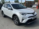 Toyota RAV4 2018 года за 13 000 000 тг. в Атырау – фото 2