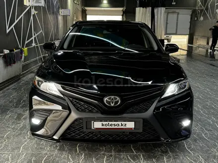 Toyota Camry 2018 года за 8 000 000 тг. в Жанаозен