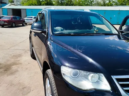 Volkswagen Touareg 2008 года за 8 000 000 тг. в Астана – фото 12