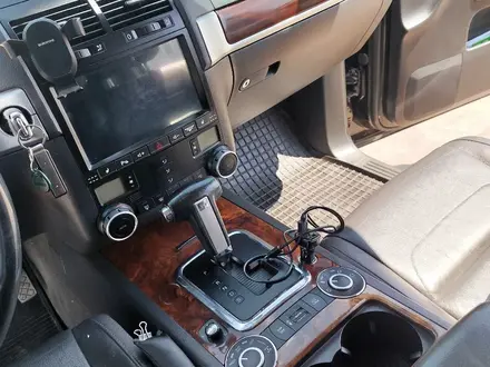 Volkswagen Touareg 2008 года за 8 000 000 тг. в Астана – фото 3