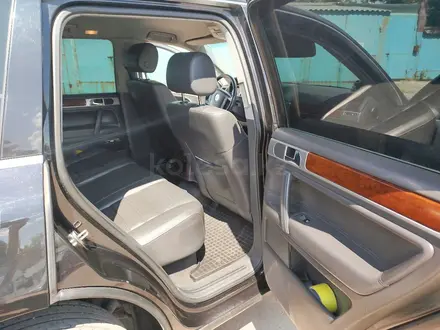 Volkswagen Touareg 2008 года за 8 000 000 тг. в Астана – фото 8
