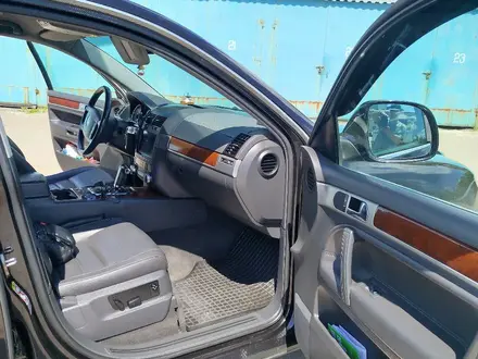 Volkswagen Touareg 2008 года за 8 000 000 тг. в Астана – фото 9