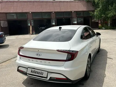 Hyundai Sonata 2021 года за 10 300 000 тг. в Алматы – фото 3