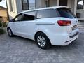 Kia Carnival 2017 года за 10 450 000 тг. в Алматы – фото 4
