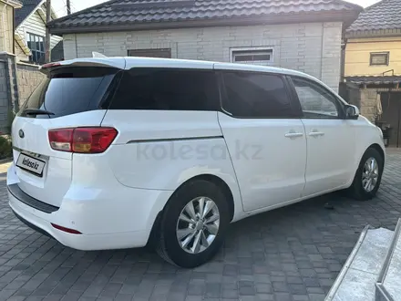 Kia Carnival 2017 года за 10 450 000 тг. в Алматы – фото 5