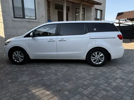 Kia Carnival 2017 года за 10 450 000 тг. в Алматы – фото 7