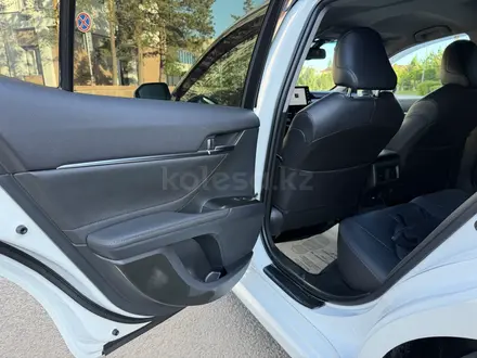 Toyota Camry 2021 года за 13 800 000 тг. в Караганда – фото 13