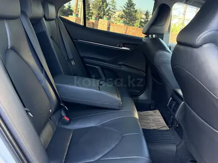 Toyota Camry 2021 года за 13 800 000 тг. в Караганда – фото 16