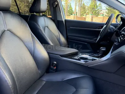 Toyota Camry 2021 года за 13 800 000 тг. в Караганда – фото 19