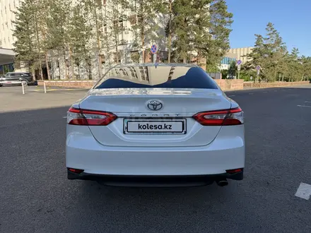 Toyota Camry 2021 года за 13 800 000 тг. в Караганда – фото 5