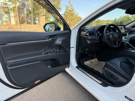 Toyota Camry 2021 года за 13 800 000 тг. в Караганда – фото 9