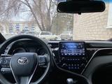 Toyota Camry 2018 года за 10 250 000 тг. в Уральск – фото 4
