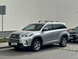 Toyota Highlander 2015 года за 12 400 000 тг. в Астана