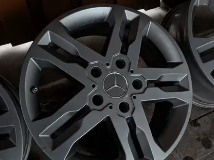 Комплект Mercedes Gelandewagen Литые диски R18 с датчиками за 280 000 тг. в Алматы – фото 3