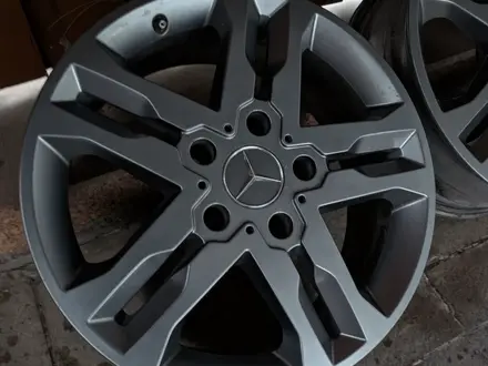 Комплект Mercedes Gelandewagen Литые диски R18 с датчиками за 280 000 тг. в Алматы – фото 5