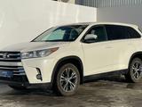 Toyota Highlander 2019 года за 17 100 000 тг. в Уральск
