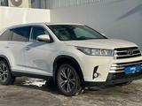Toyota Highlander 2019 года за 17 100 000 тг. в Уральск – фото 3