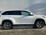 Toyota Highlander 2019 года за 17 100 000 тг. в Уральск – фото 4
