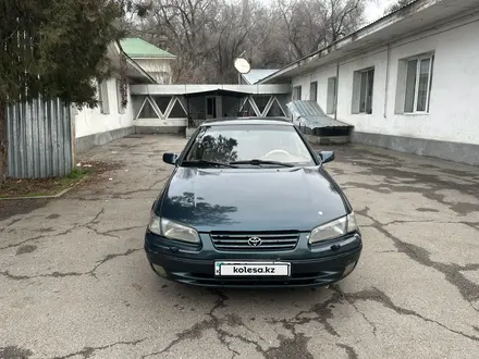 Toyota Camry 1997 года за 3 300 000 тг. в Алматы – фото 2