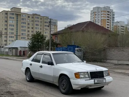 Mercedes-Benz E 200 1992 года за 970 000 тг. в Астана – фото 2
