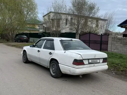 Mercedes-Benz E 200 1992 года за 970 000 тг. в Астана – фото 4