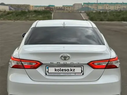 Toyota Camry 2019 года за 13 000 000 тг. в Атырау – фото 4