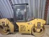 CAT  Каток CAT CB10 асфальтовый вибрационный 2021 года за 44 000 000 тг. в Усть-Каменогорск