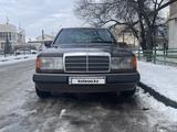 Mercedes-Benz E 220 1993 года за 2 200 000 тг. в Алматы