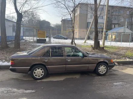 Mercedes-Benz E 220 1993 года за 2 200 000 тг. в Алматы – фото 8