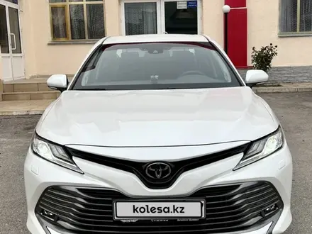 Toyota Camry 2020 года за 16 700 000 тг. в Шымкент