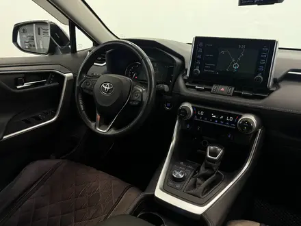 Toyota RAV4 Luxe 2020 года за 15 300 000 тг. в Астана – фото 13