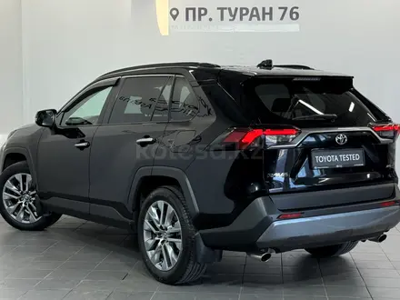 Toyota RAV4 Luxe 2020 года за 15 300 000 тг. в Астана – фото 2