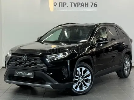 Toyota RAV4 Luxe 2020 года за 15 300 000 тг. в Астана
