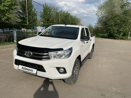 Toyota Hilux 2017 года за 15 200 000 тг. в Уральск – фото 2