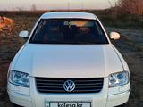 Volkswagen Passat 2004 годаүшін2 450 000 тг. в Астраханка