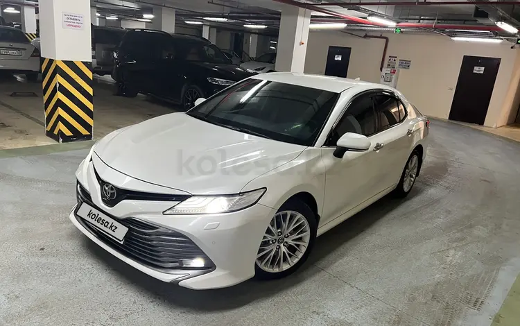 Toyota Camry 2018 года за 12 700 000 тг. в Алматы