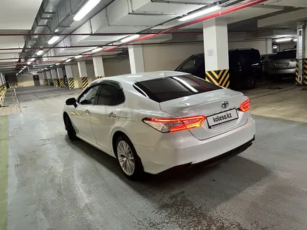 Toyota Camry 2018 года за 12 700 000 тг. в Алматы – фото 9