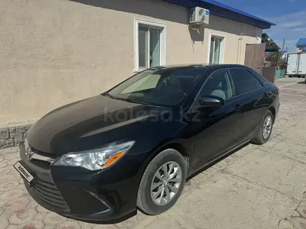 Toyota Camry 2016 года за 6 000 000 тг. в Атырау – фото 2