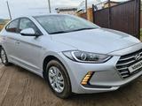 Hyundai Elantra 2018 года за 7 900 000 тг. в Актобе – фото 2