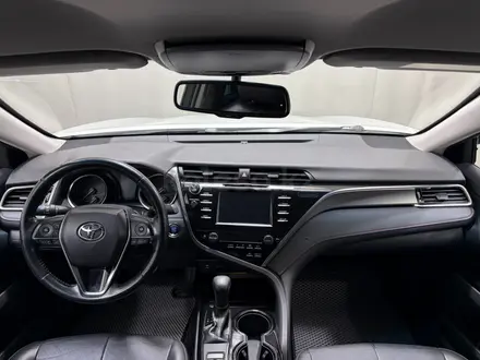 Toyota Camry 2020 года за 13 600 000 тг. в Алматы – фото 8
