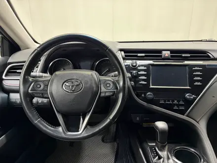 Toyota Camry 2020 года за 13 600 000 тг. в Алматы – фото 9