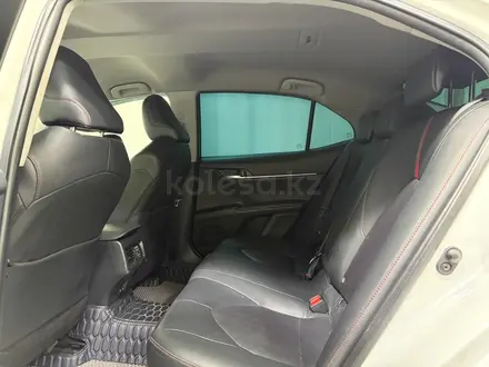 Toyota Camry 2020 года за 13 600 000 тг. в Алматы – фото 11
