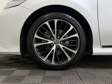 Toyota Camry 2020 года за 13 600 000 тг. в Алматы – фото 16